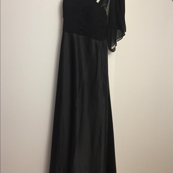 Elegant black dress - Picture 3 of 3